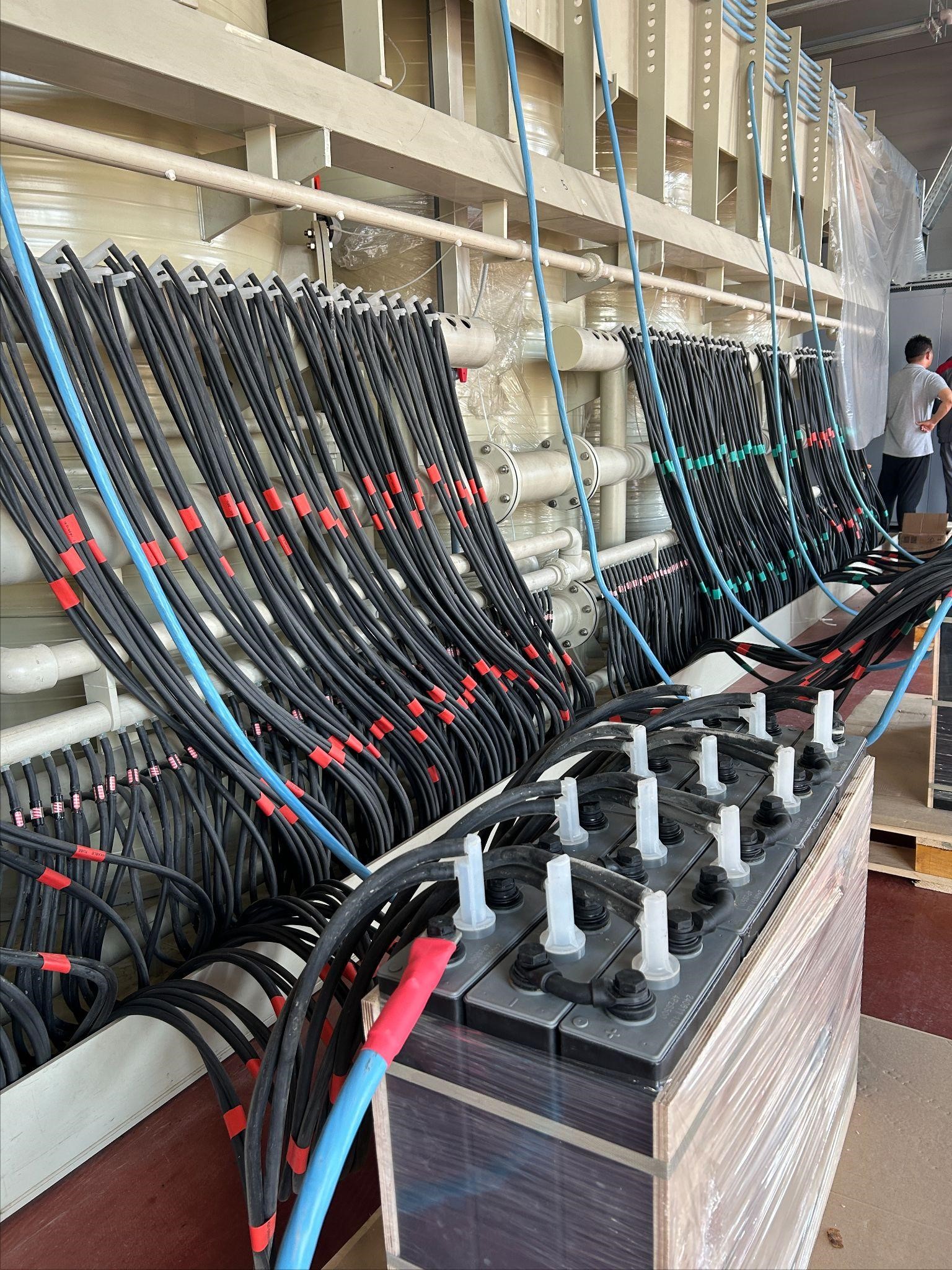 На ООО “Зубр Энерджи” проходит тестирование участок формирования тяговых аккумуляторов с циркуляцией электролита - 1